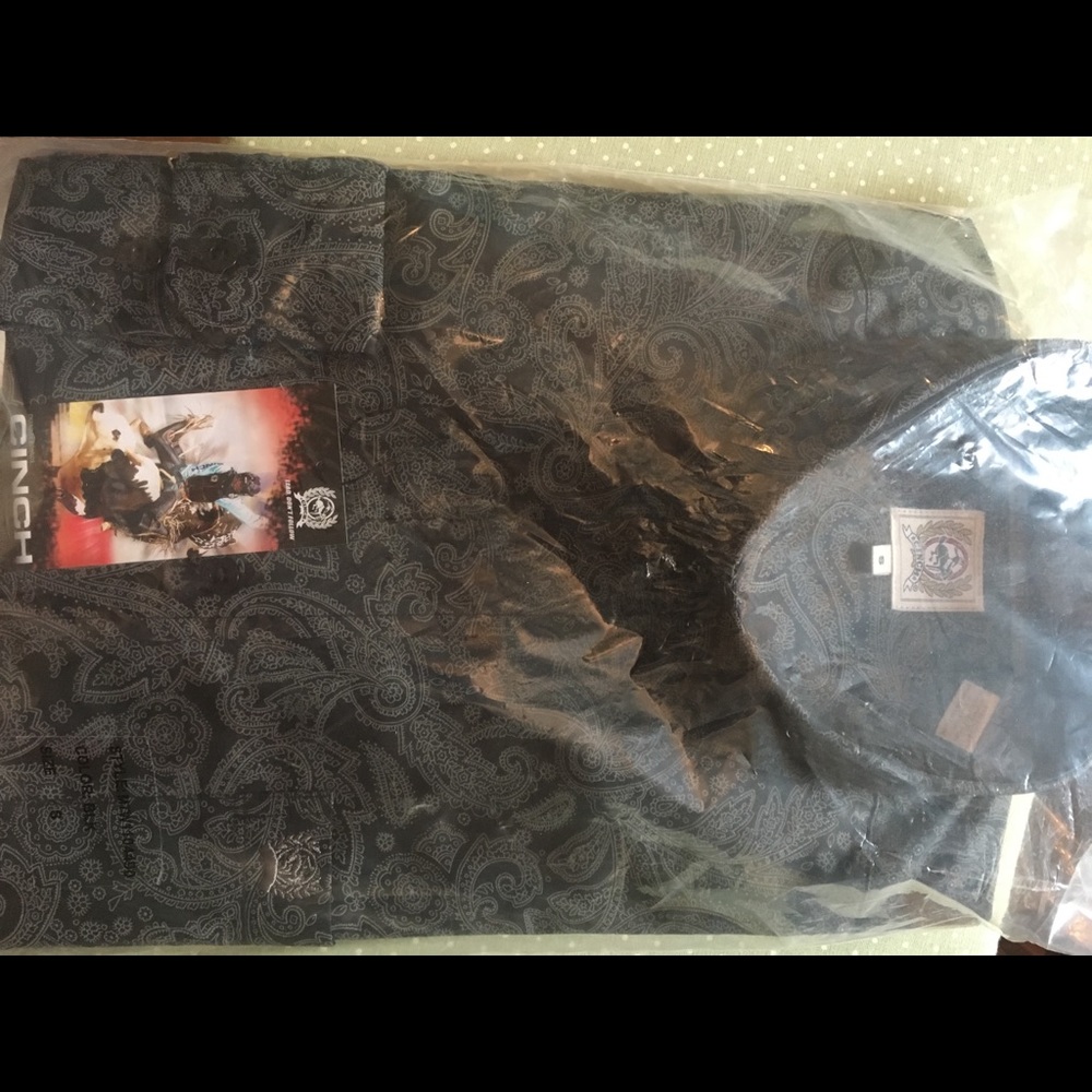 Men’s small Cinch button down